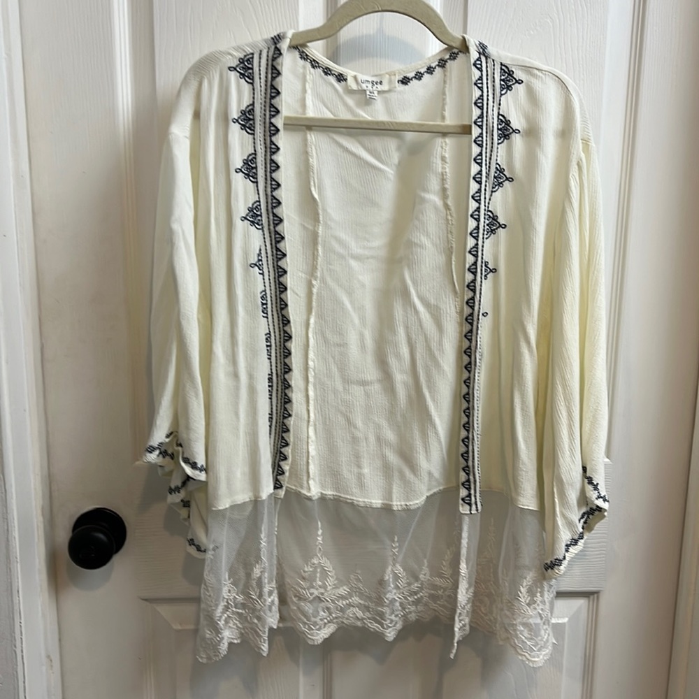 Umgee cream and navy top
